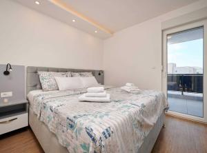 Exclusive Okrug Gornji Apartment with Shared Pool
