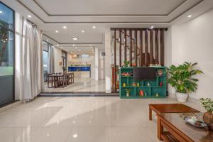 Nhat Villa 5br full AC near MY KHUE BEACH Western Town