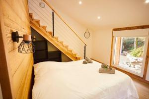 chalet la forgerie Piscine Jacuzzi Cinéma