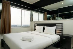 2BR with Study Room Apartment Seaview at Marina Ancol By Travelio