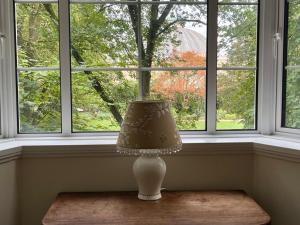 Royal Pavilion Garden Apartment with Parking