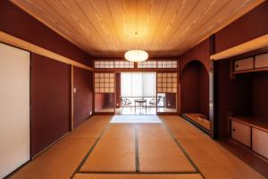 尾道蝸牛 尾道駅から車でわずか10分 贅沢な広さと快適さを備えた滞在型旅館 無料駐車場3台有り supported by COCOSTAY