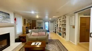 Near downtown with hot tub sleeps seven - 刘易斯堡