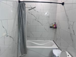 Private Bathroom Room In Cambridge B7