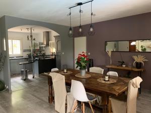 Villas Villa en bordure de colline*piscine*clim*netflix : photos des chambres