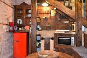 Small Stone Maisonette 1 - Polydrosos