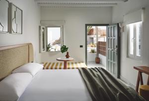 Evergreen Retreat Garden View with outdoor living area room in Anemoessa Boutique Hotel Mykonos