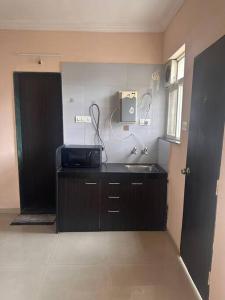 Peach Private Studio Apartment with AC WiFi & Balcony