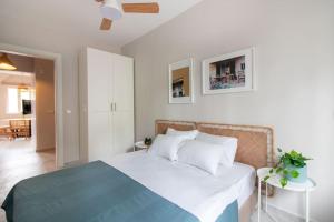 2BR Flat W Modern Touches