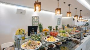 Restaurant, Ramada Hotel & Suites By Wyndham Dubai JBR in Dubai