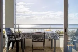 Appartement vue mer proche centre - 孔卡尔诺