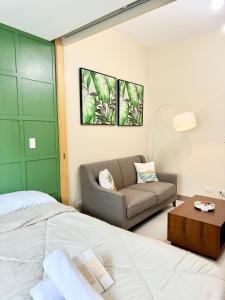 Cozi Modern 1br condo beside One uptown Mall BGC