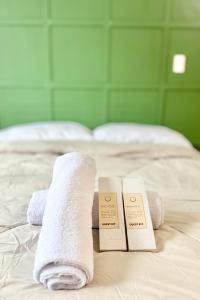 Cozi Modern 1br condo beside One uptown Mall BGC