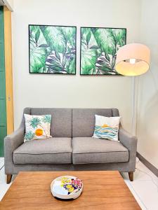 Cozi Modern 1br condo beside One uptown Mall BGC