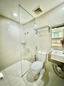 Cozi Modern 1br condo beside One uptown Mall BGC