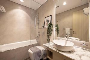 64th Floor Highest Downtown Infinity Pool Burj Khalifa View