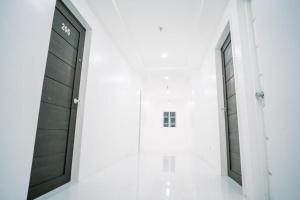 Spotlight Hotel near Hundred Islands Wharf