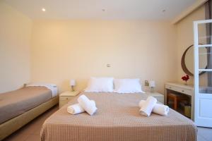 Triple Room room in Apollonia Hotel