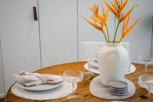 Four Palms, 8 min walk to Beach- Pet Friendly