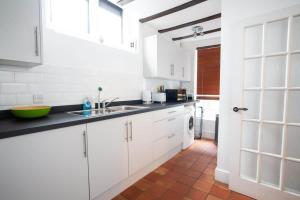 Beautiful Cheltenham Townhouse Private Parking