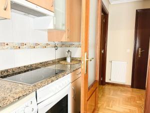 Cómodo apartamento con piscina by beBalmy