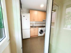 Cómodo apartamento con piscina by beBalmy