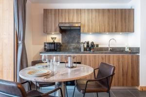 Le Freney - New Apartment in Town Center & Free parking - By Cozee Rentals