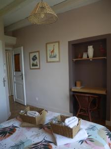B&B / Chambres d'hotes Les Volets Violets : photos des chambres
