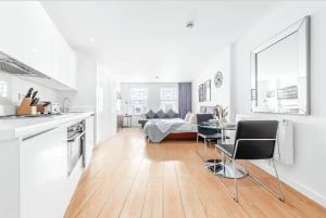 Stylish Studio in Piccadilly Central London VR2