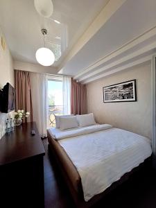 Найбільше ліжко у Полтаві Мережа Alex Apartments Цілодобово безконтактне заселення