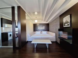 Найбільше ліжко у Полтаві Мережа Alex Apartments Цілодобово безконтактне заселення