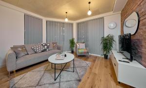 Finlays Yard by Veeve