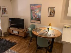 The Art Flat Woodlands