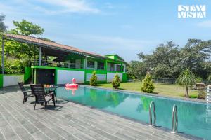 StayVista at Banyan Nirvana Villa with Pool, Bonfire & Lawn