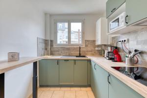 Eric joli appartement rénové avec double balcons