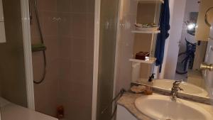 Entre plage et marina T2 climatisé avec piscine collective-5HR213