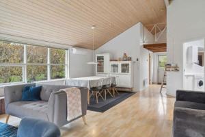 Lovely Holiday Home In Pøt Strandby