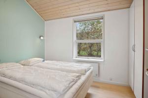 Lovely Holiday Home In Pøt Strandby