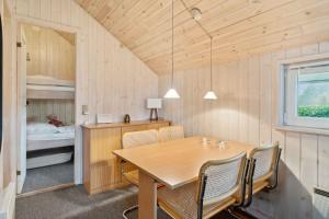 Cozy Holiday Cabin Near Grindsted