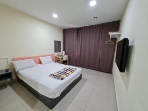 OYO 90442 Newtown Star Hotel