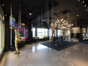 The Hulo Hotel & Gallery