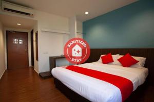 OYO 89487 SPACE HOTEL - 2hvězdičkové hotely ve městě Keluang