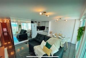 Cobertura beira-mar com piscina