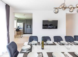 Expansive Retreat with Private Pool & BBQ, Near the Beach