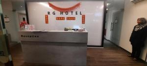 Super OYO 90724 Rg Hotel