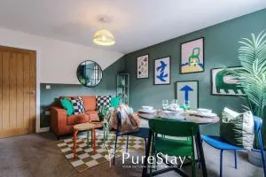 Lovely 3Bedroom House in Grimsby with WiFi & Parking Sleeps7 by PureStay - Healing