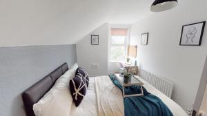 Magnificent 6-Bedroom Queen House in Beeston Awaits You!