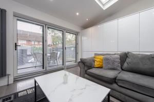 Peckham Large 2 Bath Home with Parking & Garden