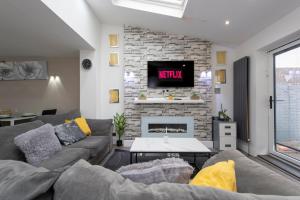 Peckham Large 2 Bath Home with Parking & Garden