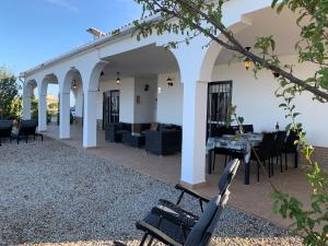 Casa Anhelando Andalucia - Een 8p villa met verwarmd zwembad op een heuveltop met magnifiek uitzicht, waaronder zeezicht, nabij dorp en strand
